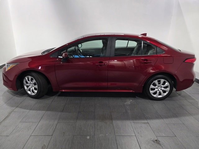 Used 2025 Toyota Corolla LE image 2