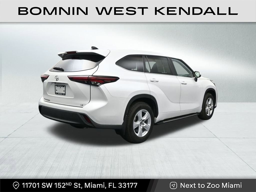 Used 2025 Toyota Highlander LE image 5