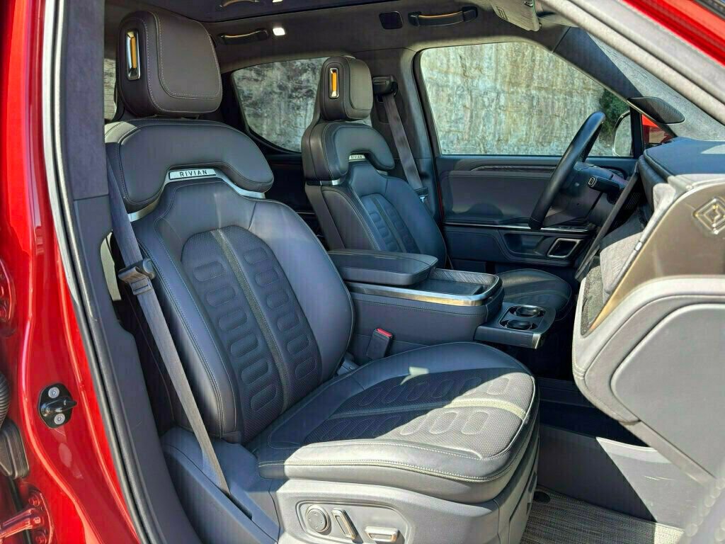 Used 2022 Rivian R1T Launch Edition image 12