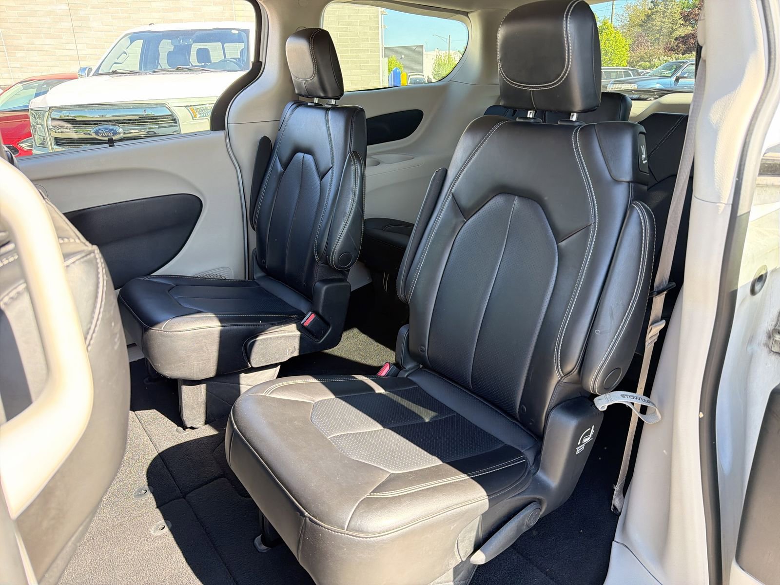 Used 2023 Chrysler Pacifica Touring-L FWD image 23