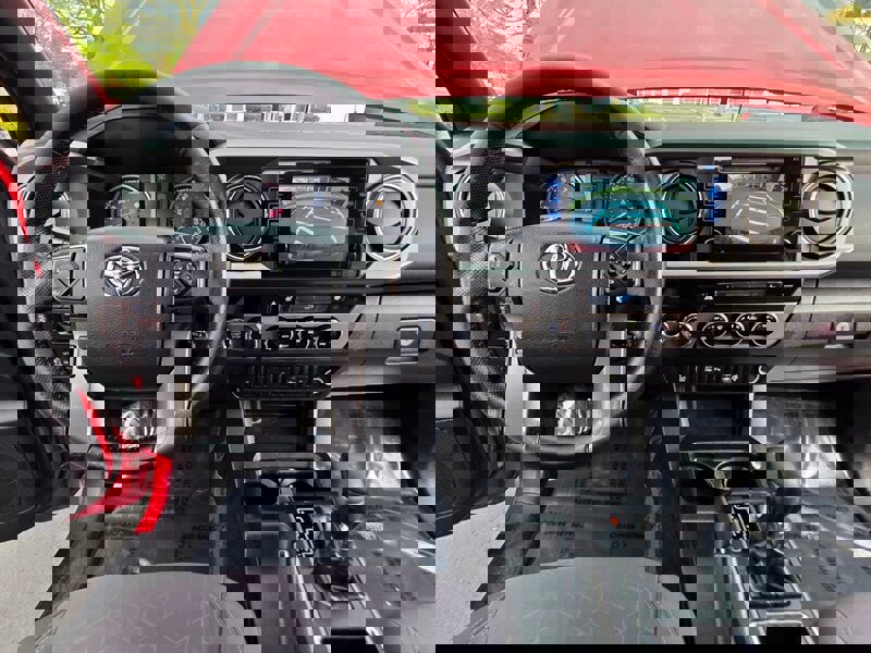 Used 2016 Toyota Tacoma TRD Off-Road w/ Premium & Technology Package AWD/4WD image 37