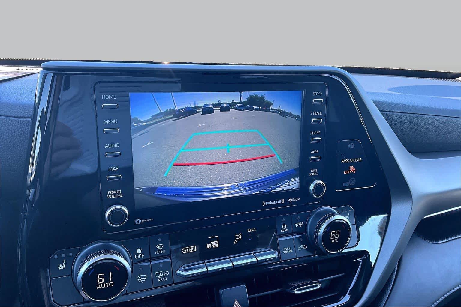 Used 2022 Toyota Highlander XLE FWD image 26