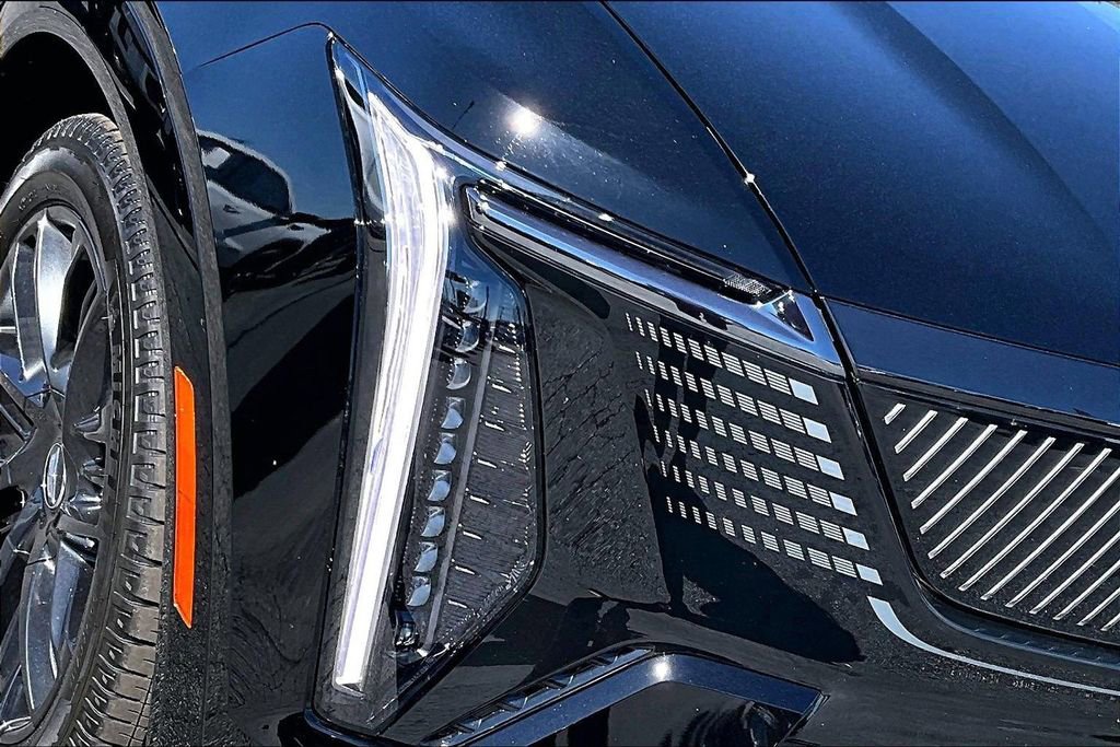 Certified 2025 Cadillac Escalade IQ Sport 2 w/ LPO, ONYX Package AWD/4WD image 32