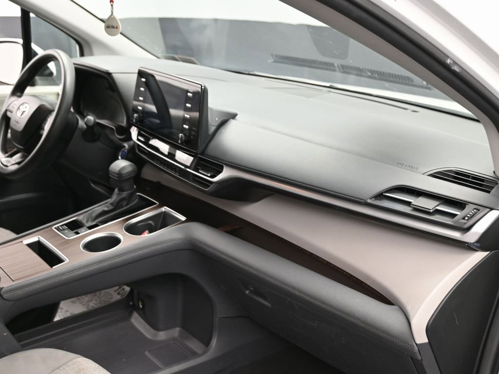 Used 2024 Toyota Sienna LE image 36