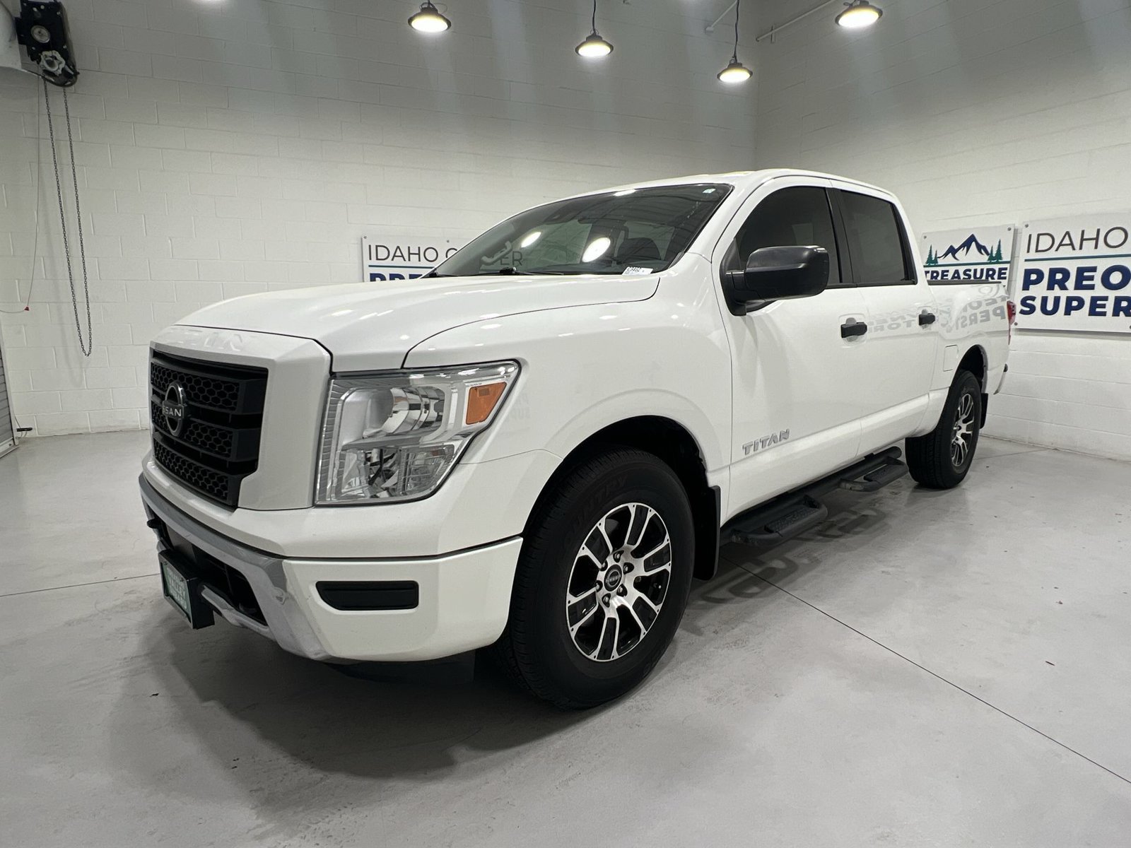 Used 2024 Nissan Titan SV AWD/4WD image 4