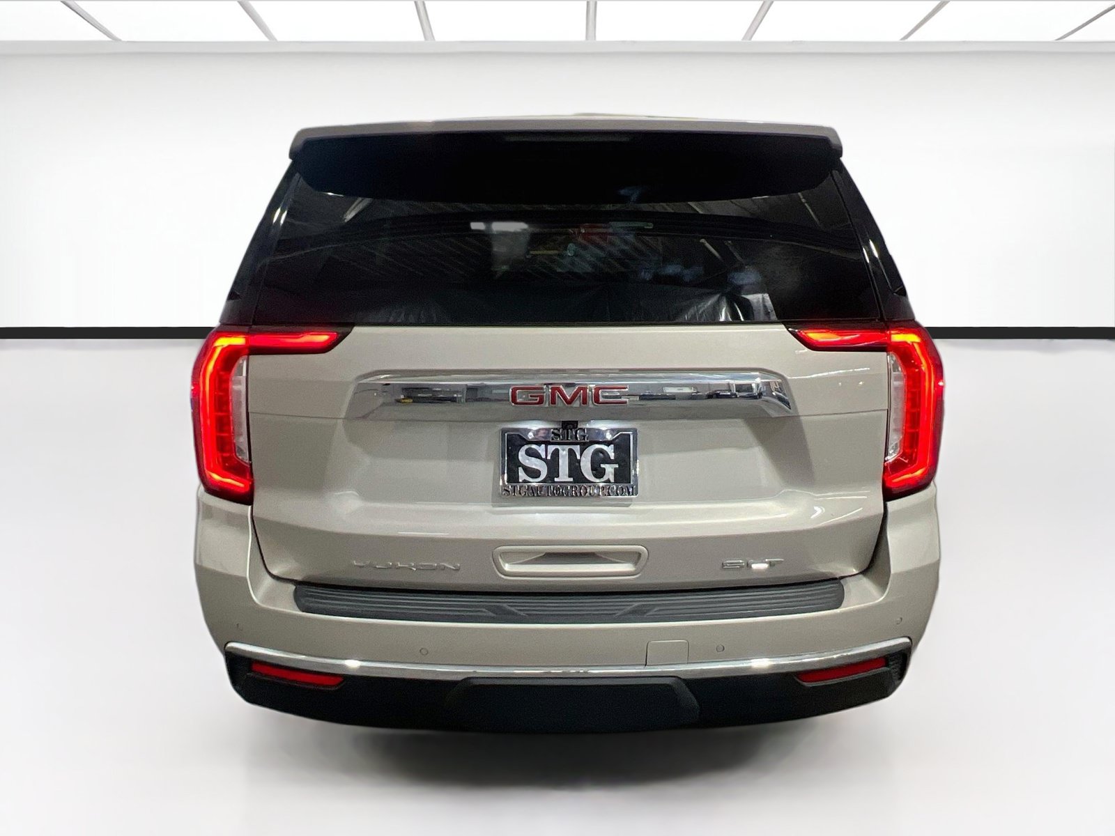 Used 2023 GMC Yukon SLT RWD image 5