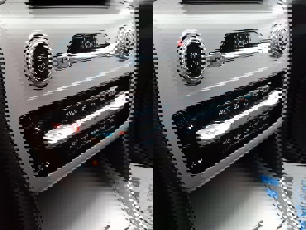 Used 2023 Ford Explorer XLT w/ Equipment Group 202A AWD/4WD image 23