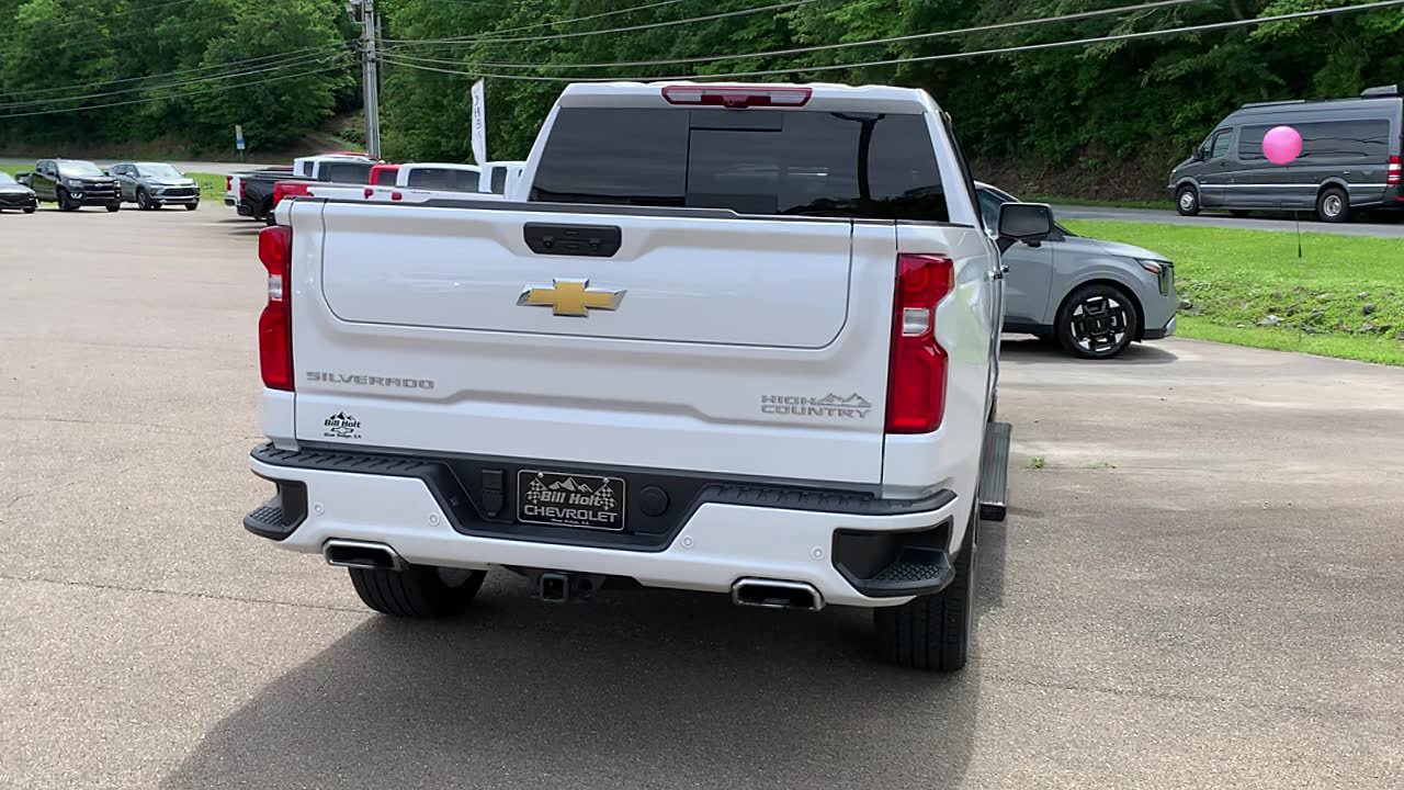 Used 2025 Chevrolet Silverado 1500 High Country AWD/4WD image 8