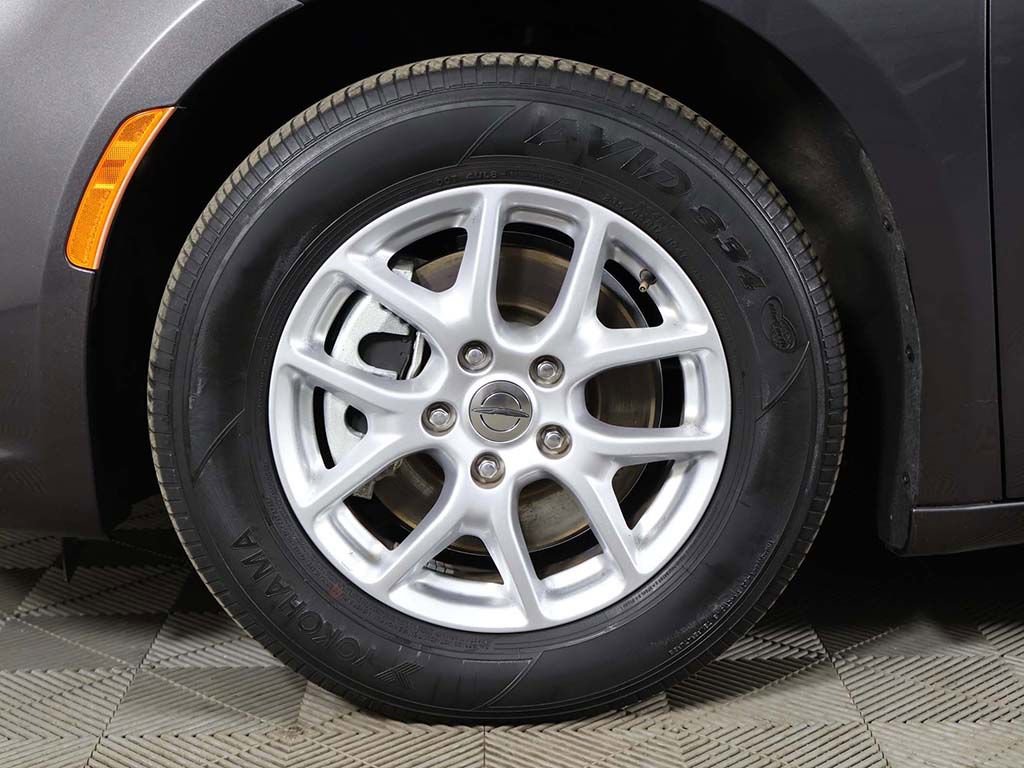 Used 2023 Chrysler Pacifica Touring-L FWD image 23