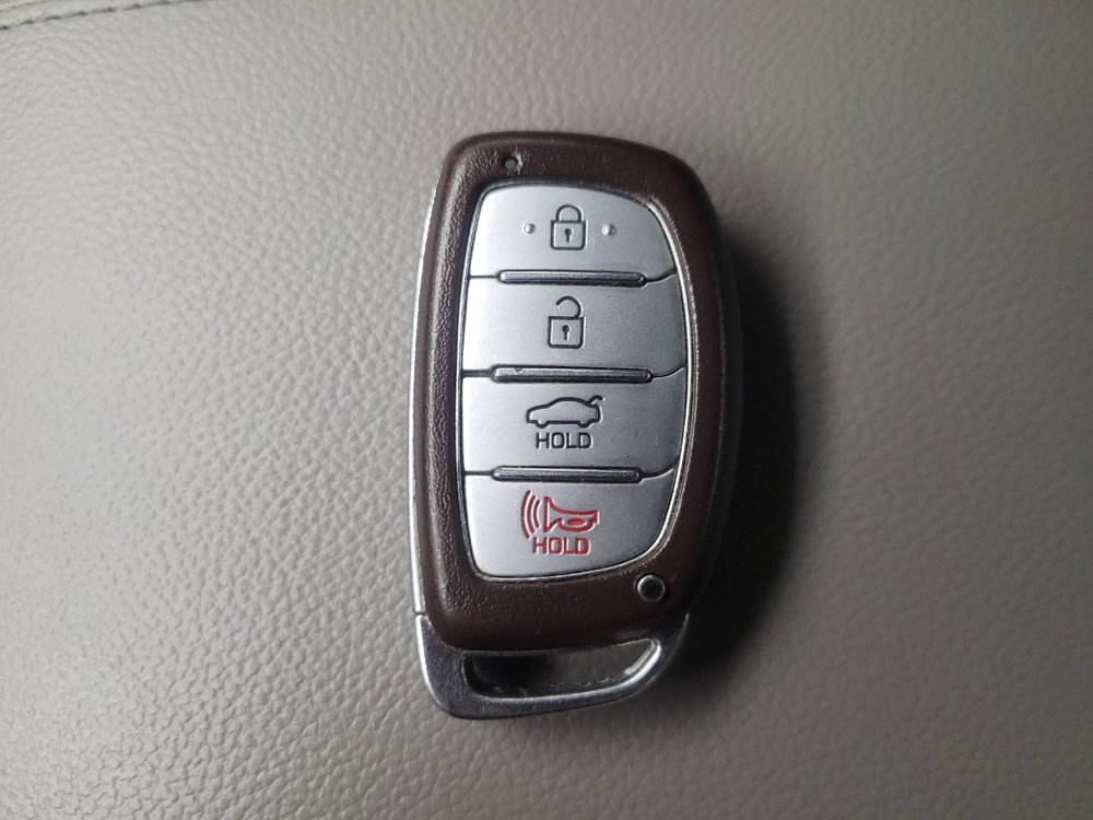 Used 2017 Hyundai Elantra Limited image 32