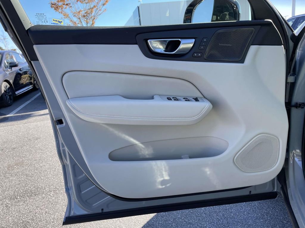 New 2026 Volvo XC60 B5 Ultra w/ Protection Package Premier image 5