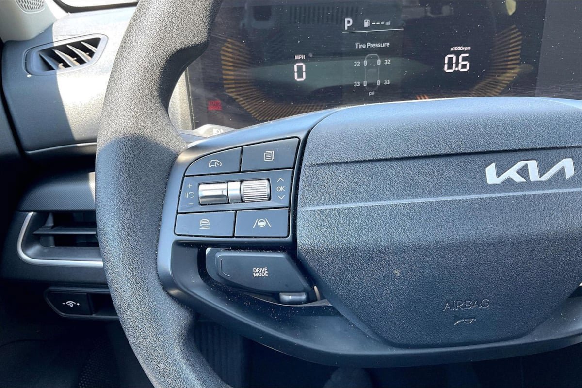 Used 2025 Kia K4 FWD image 17