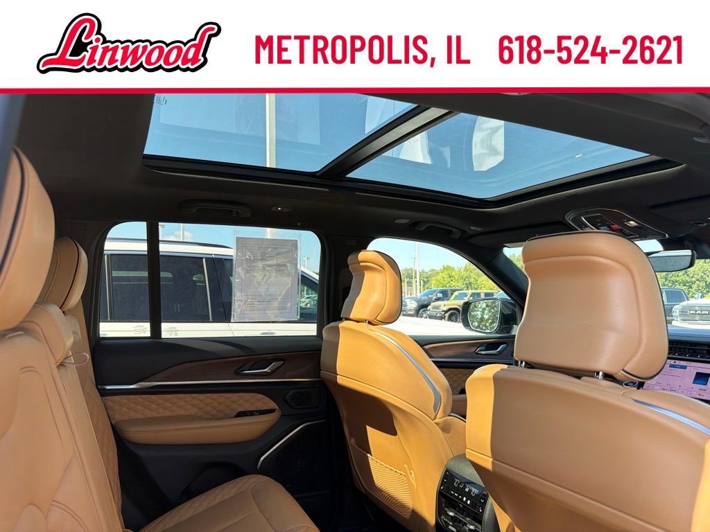 Used 2025 Jeep Grand Cherokee Summit AWD/4WD image 4