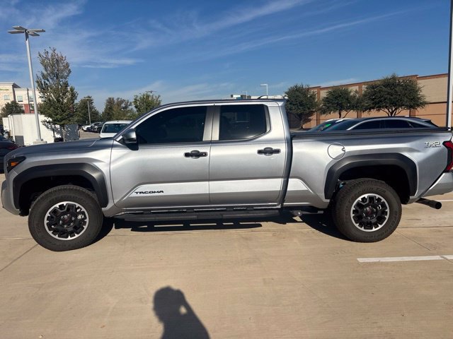 Certified 2025 Toyota Tacoma TRD Off-Road AWD/4WD image 5