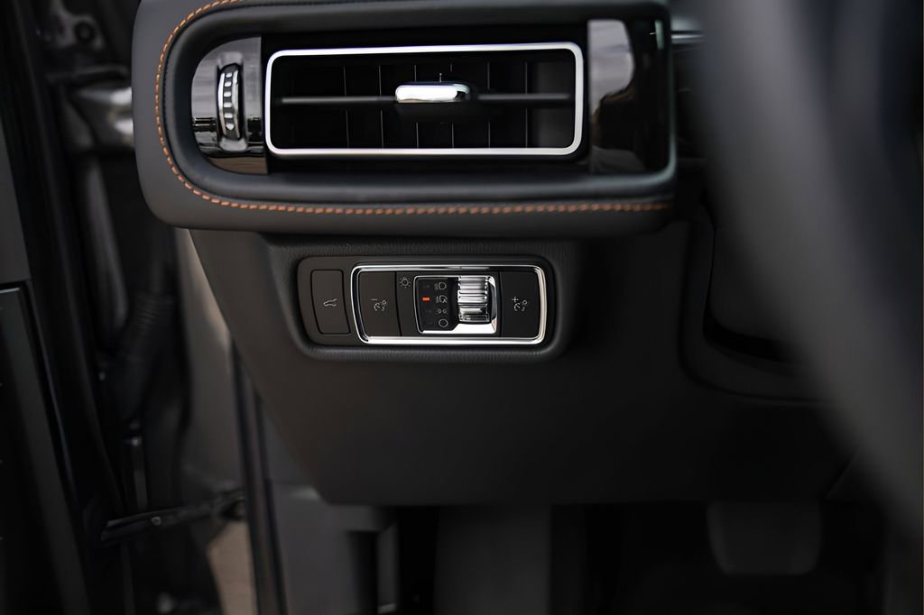 Used 2025 Lincoln Aviator Black Label image 15