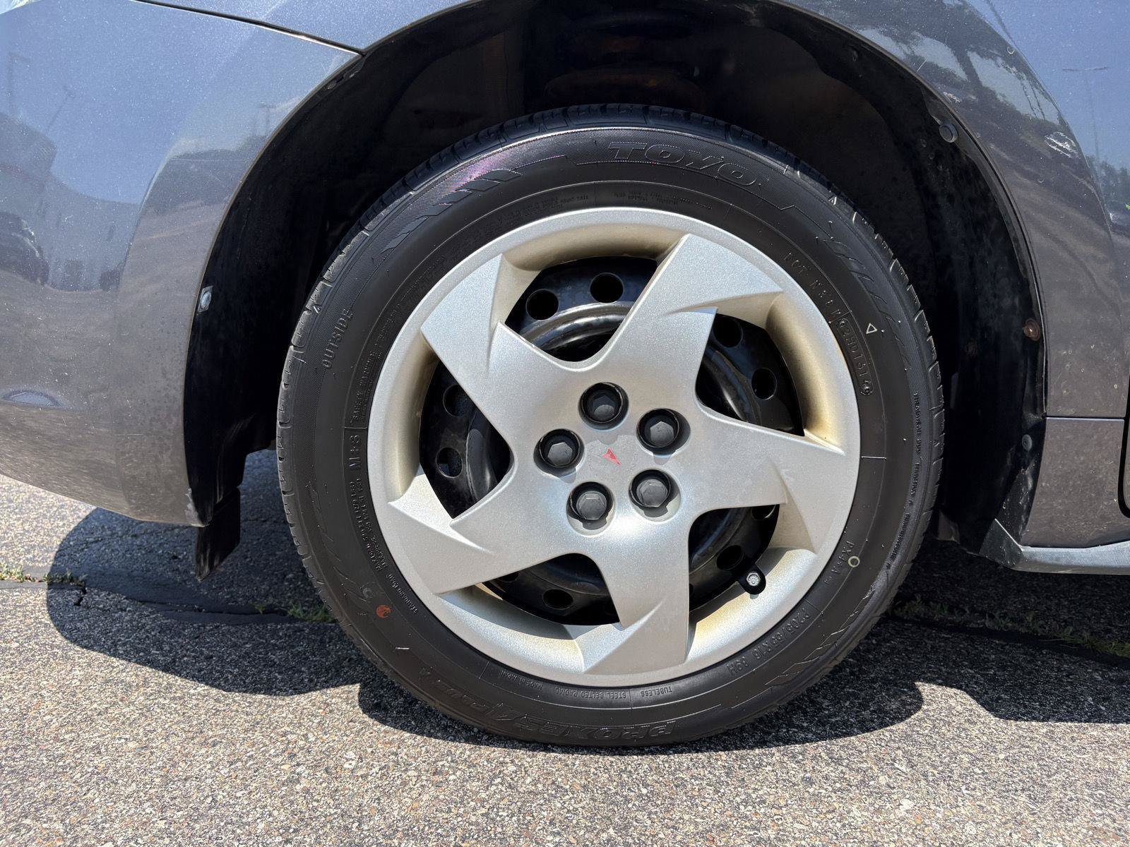 Used 2009 Pontiac Vibe w/ Preferred Package FWD image 21