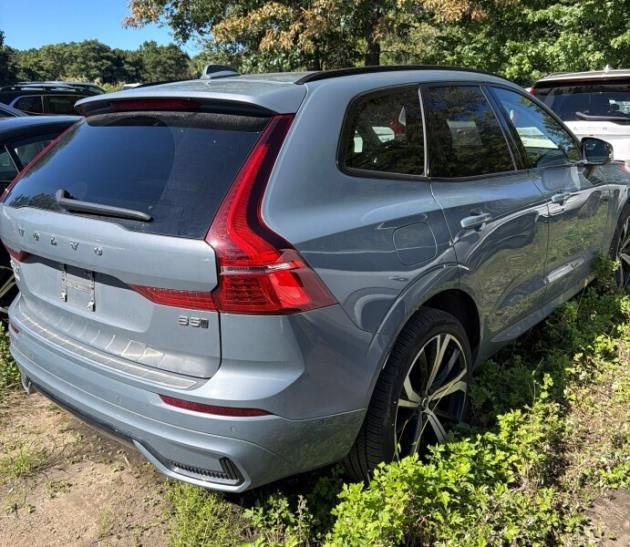 Used 2024 Volvo XC60 B5 Ultimate w/ Protection Package Premier AWD/4WD image 3