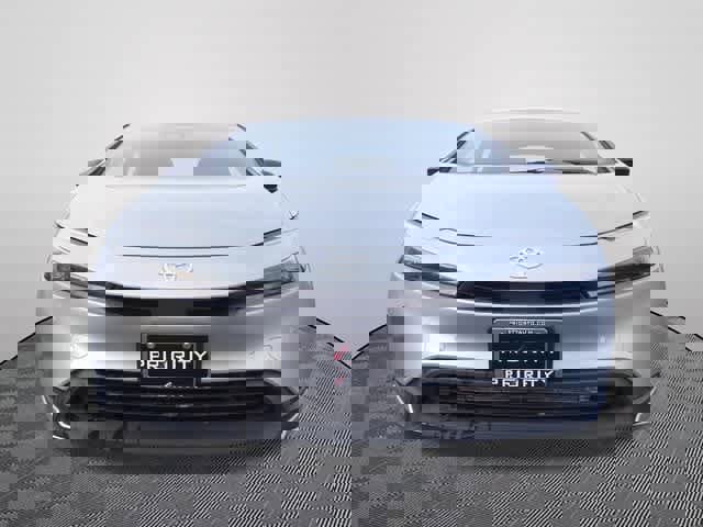 Used 2024 Toyota Prius LE image 5