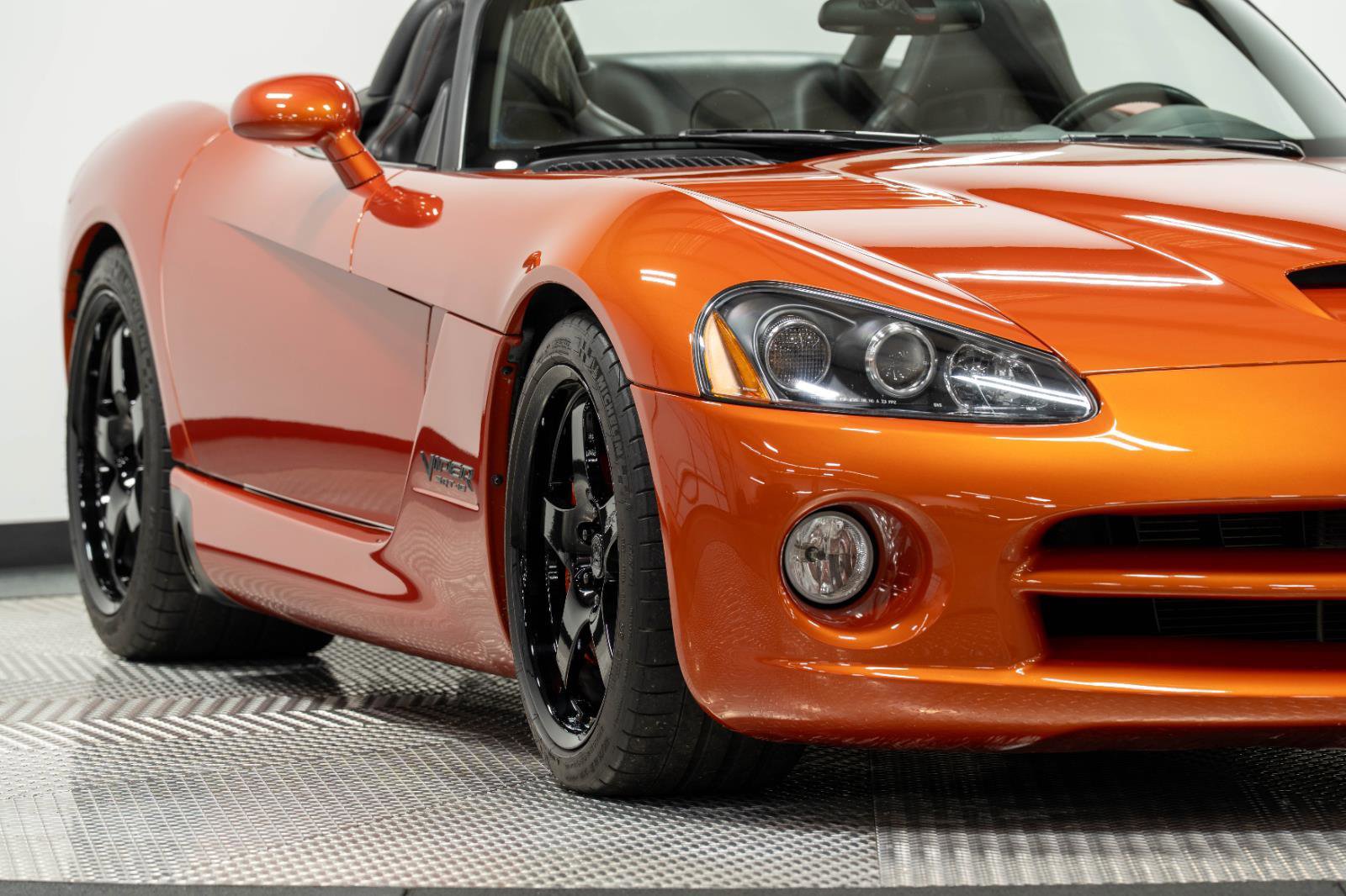 Used 2005 Dodge Viper SRT-10 w/ Copperhead Edition Group RWD image 15