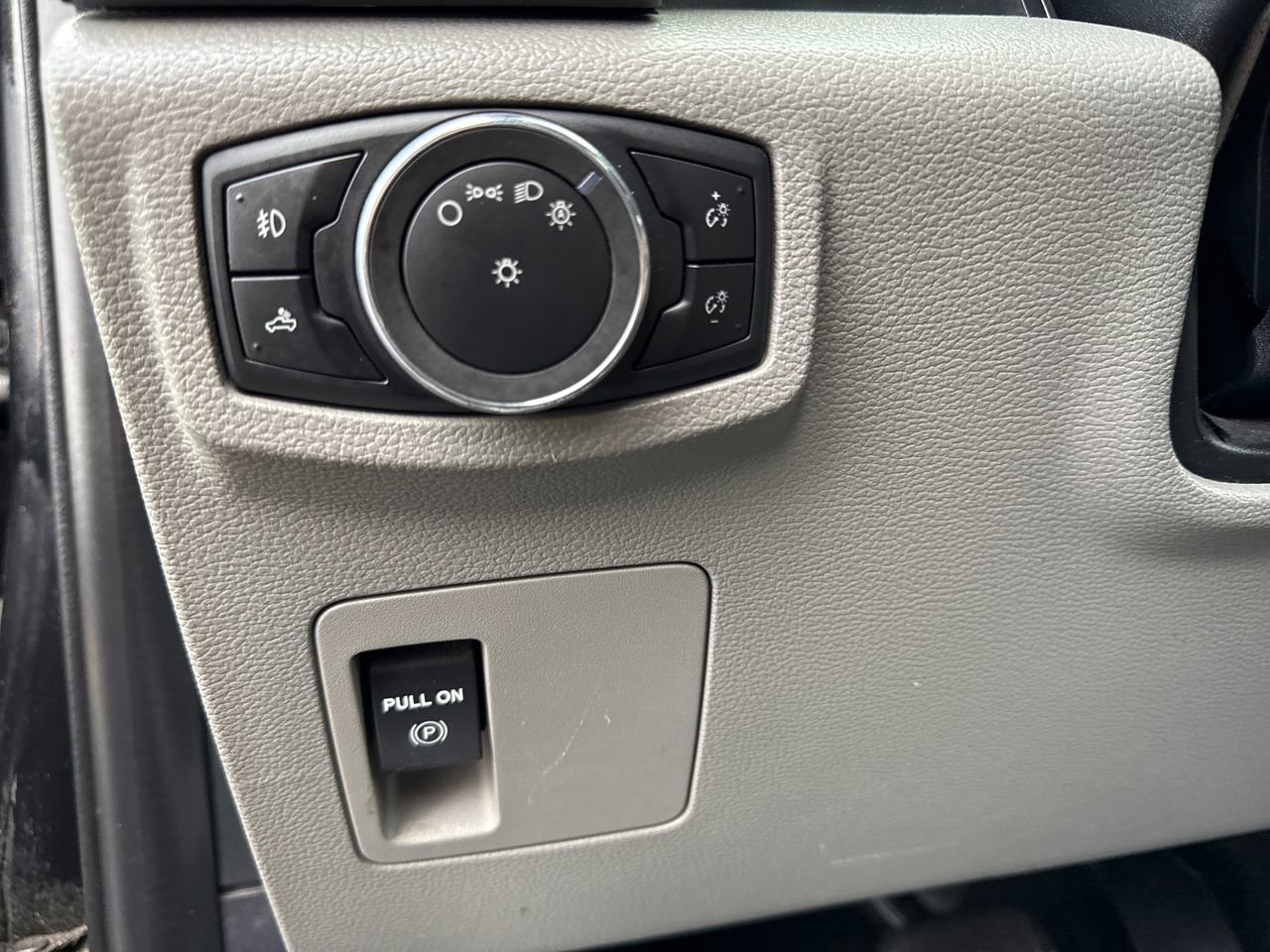 Used 2015 Ford F150 XLT image 16