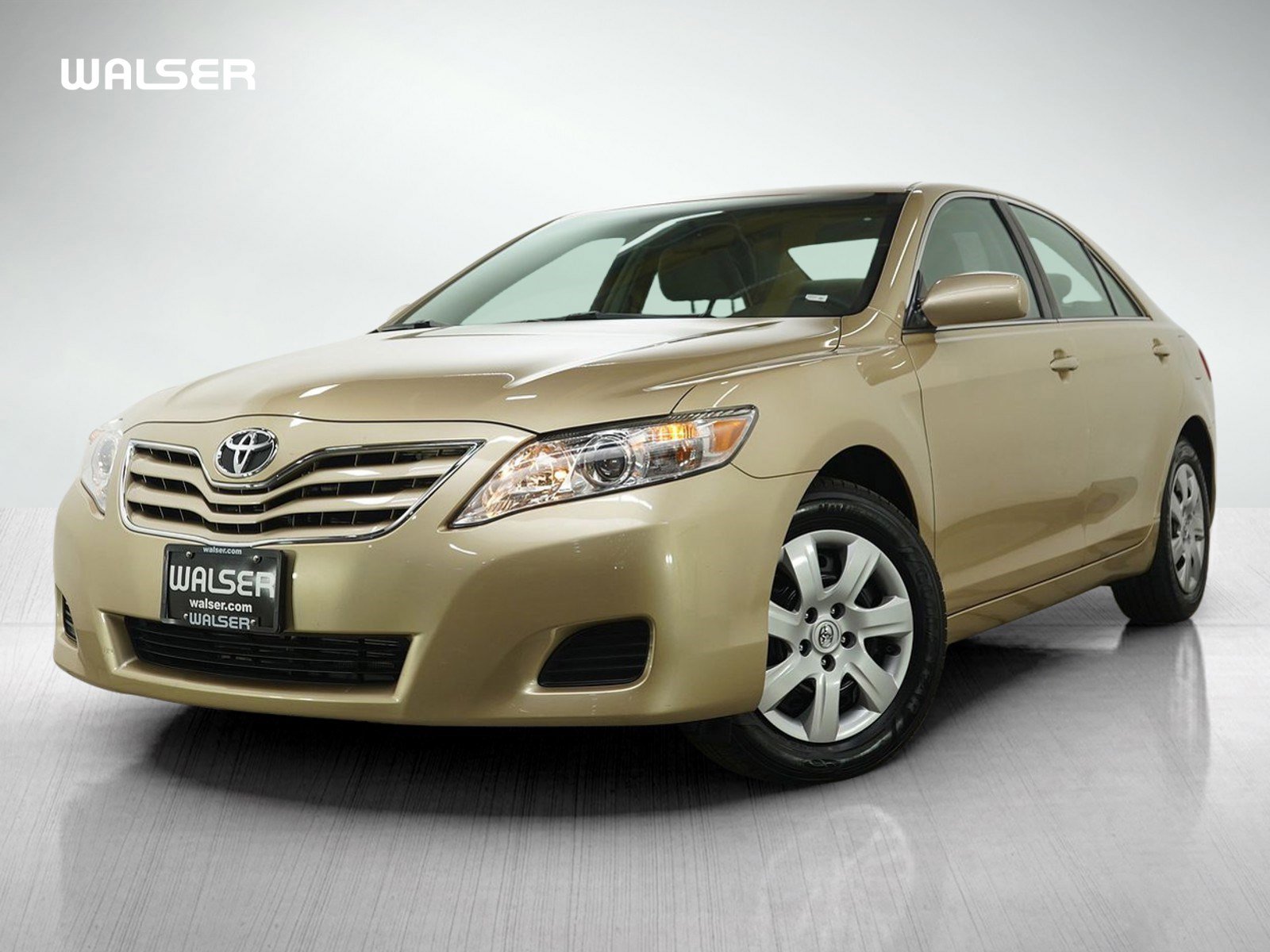 Used 2010 Toyota Camry LE FWD image 1