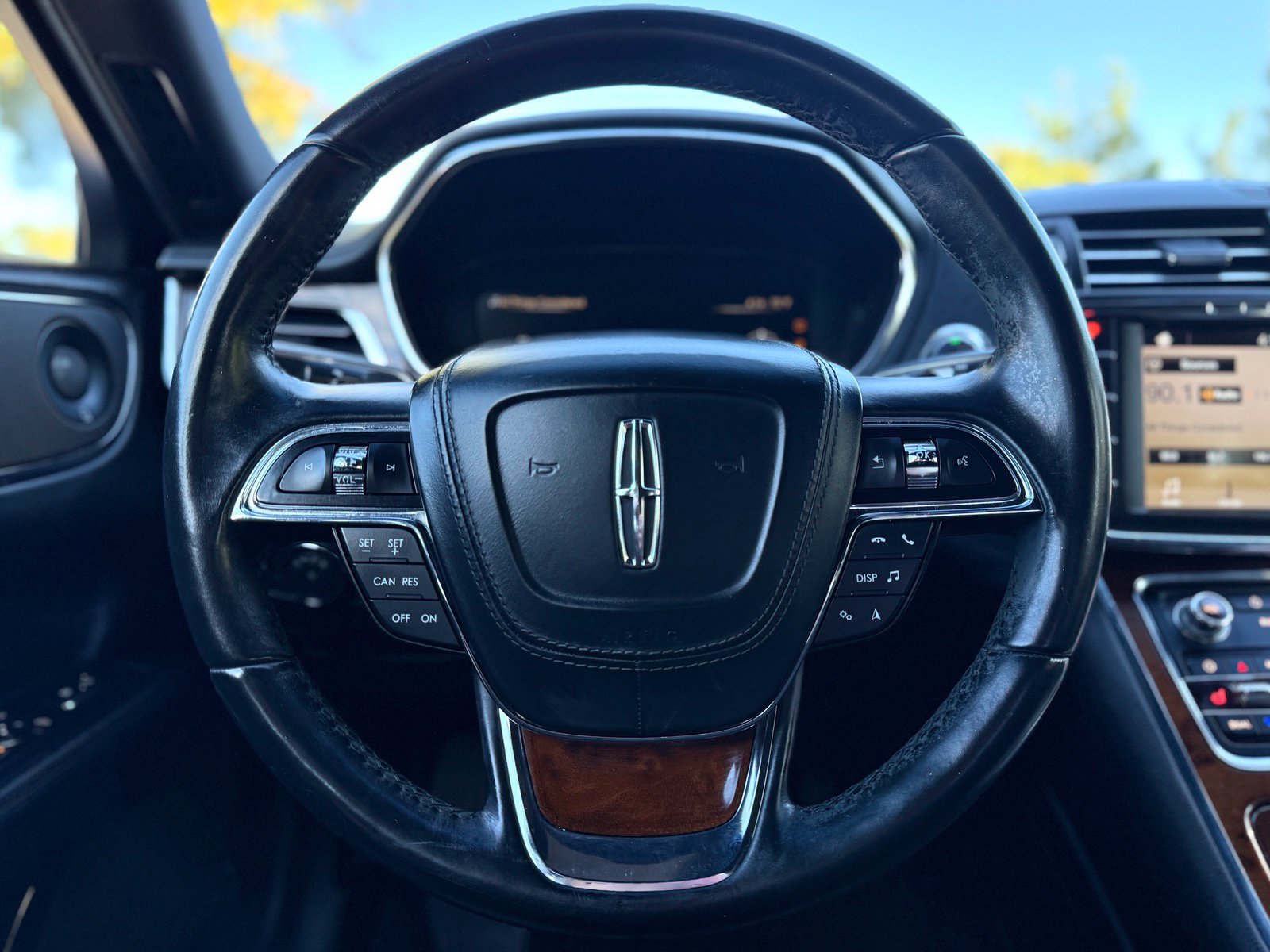 Used 2017 Lincoln Continental Select FWD image 25