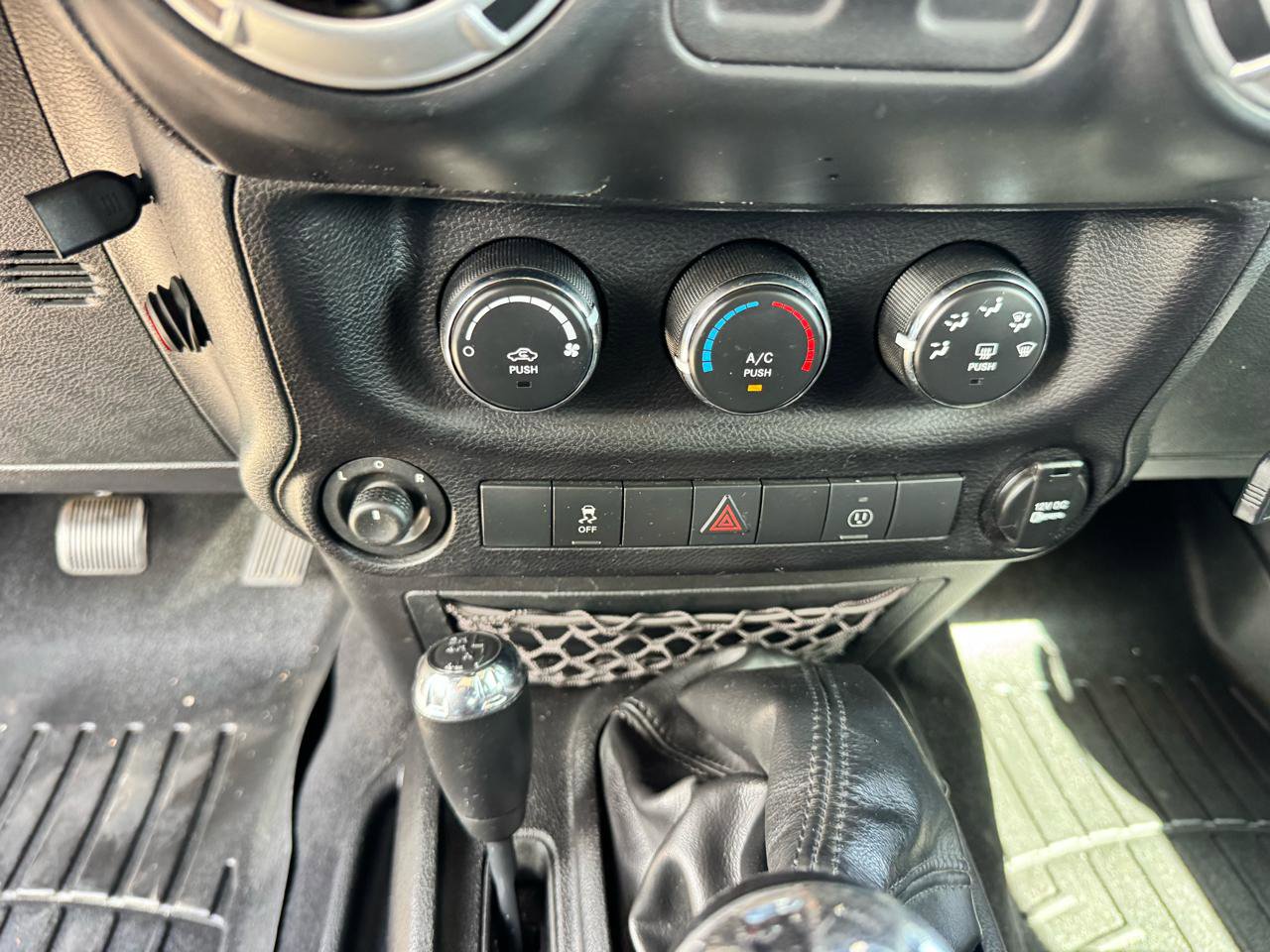 Used 2013 Jeep Wrangler Rubicon w/ PWR Convenience Group AWD/4WD image 27
