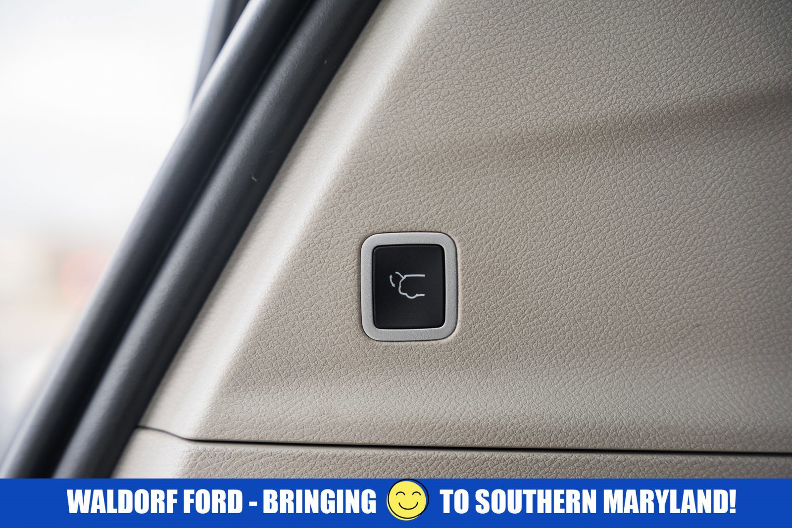 Used 2024 Chrysler Pacifica Touring-L image 10