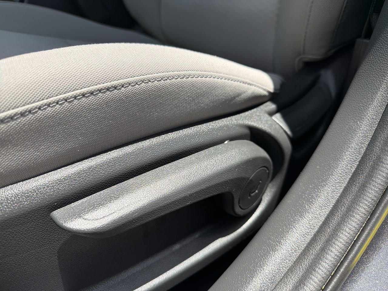 Used 2020 Hyundai Elantra SE FWD image 19