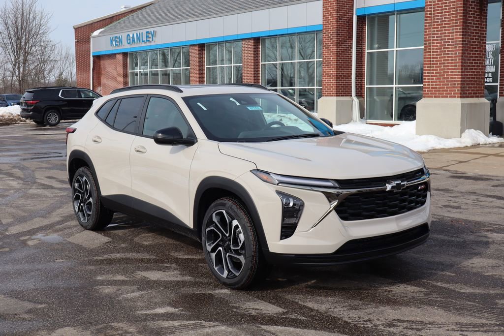 New 2026 Chevrolet Trax RS w/ Driver Confidence Package image 2