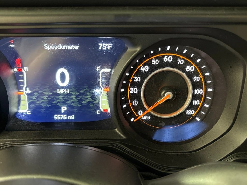 Used 2025 Jeep Gladiator Rubicon w/ Technology Group AWD/4WD image 41