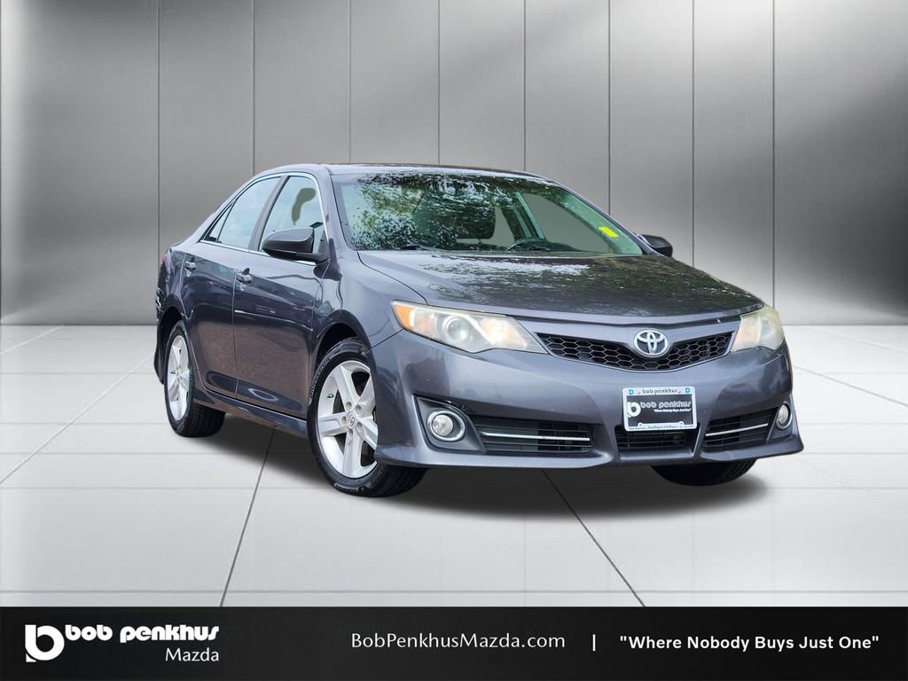 Used 2014 Toyota Camry SE FWD image 1