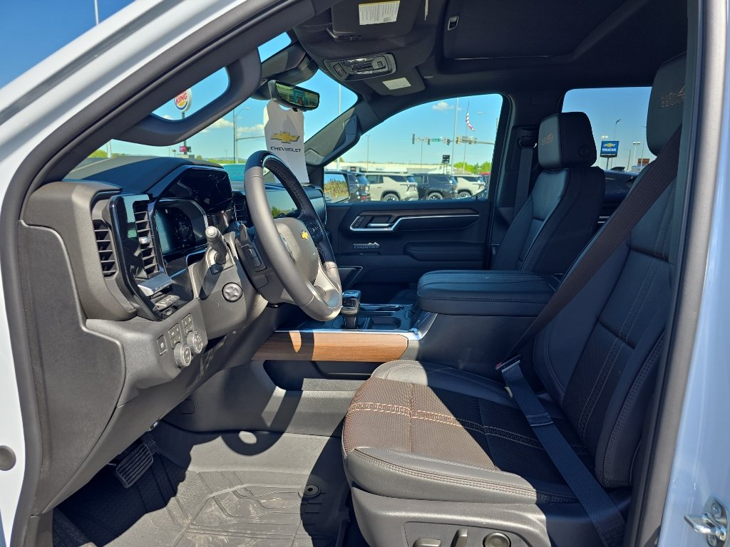 New 2026 Chevrolet Silverado 1500 High Country AWD/4WD image 9
