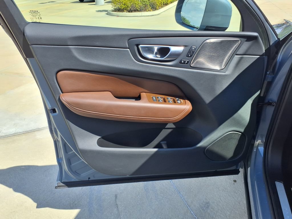 Certified 2023 Volvo XC60 B5 Ultimate AWD/4WD image 13