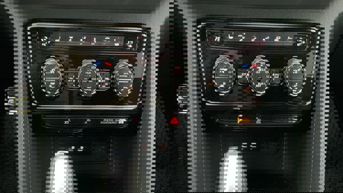 Used 2022 Volkswagen Atlas SEL Premium image 35