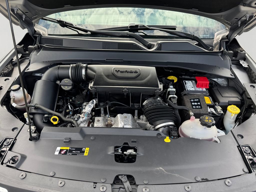 Used 2024 Jeep Compass Latitude image 9