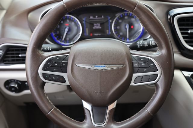 Used 2018 Chrysler Pacifica Touring-L w/ Tire & Wheel Group FWD image 28