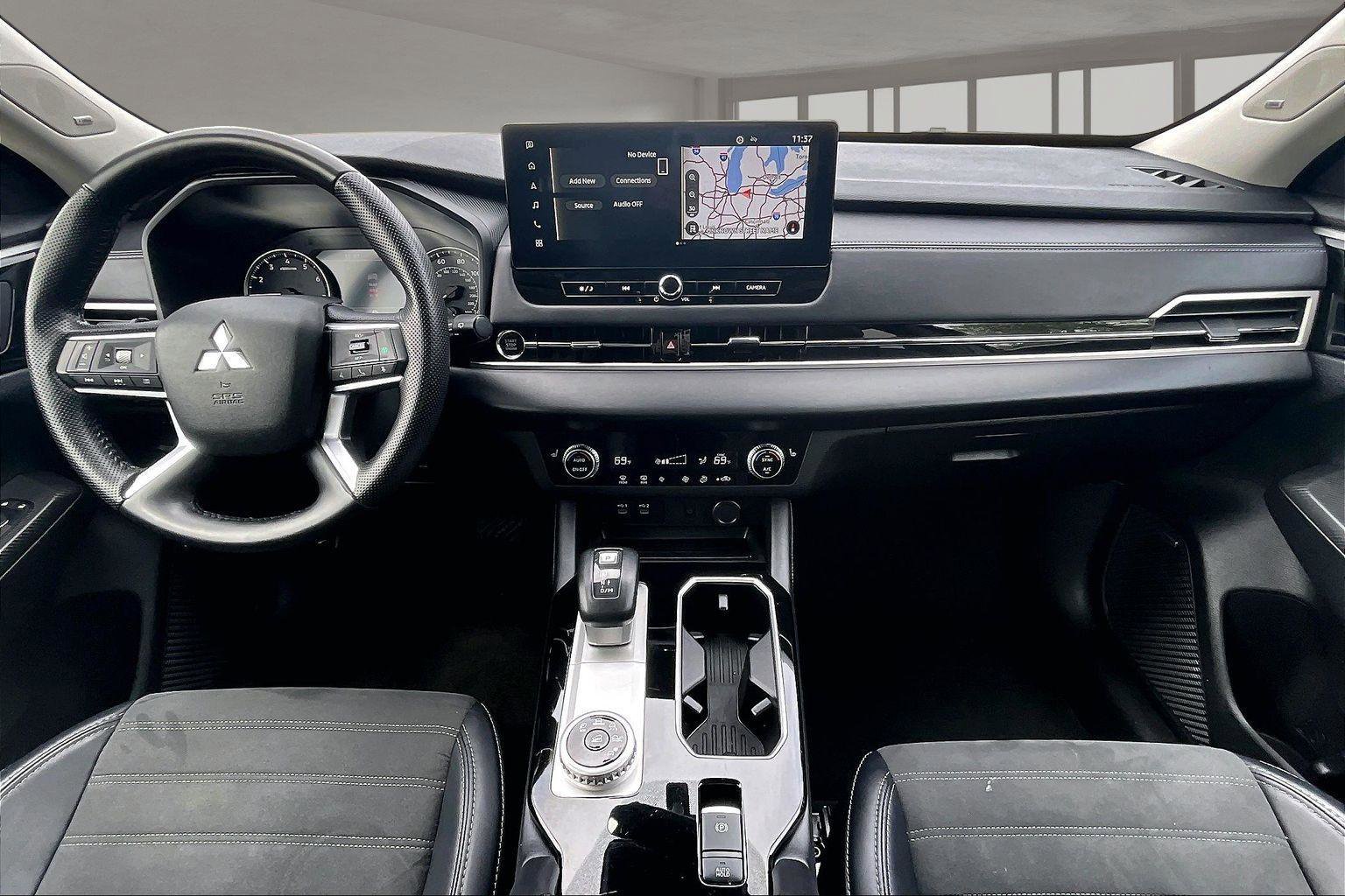 Used 2025 Mitsubishi Outlander SE FWD image 17