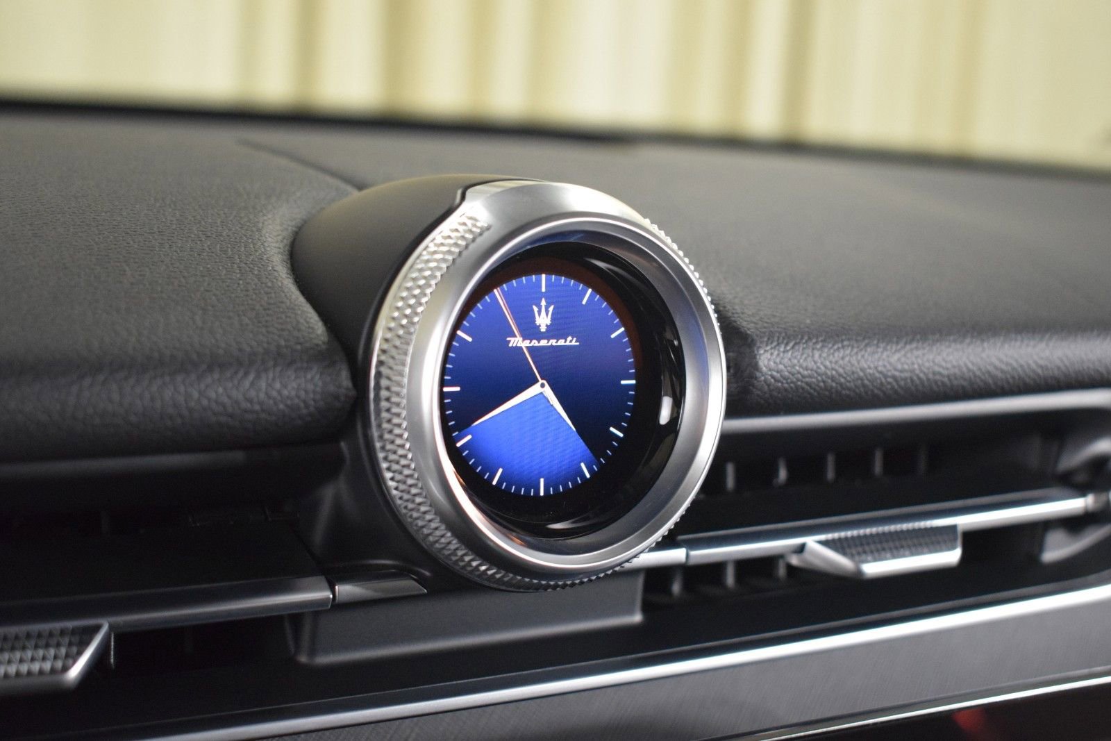 Certified 2024 Maserati Grecale Modena image 30