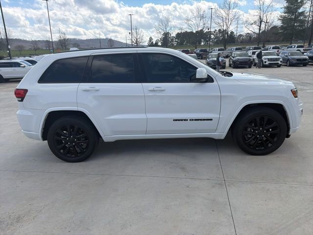 Used 2020 Jeep Grand Cherokee Altitude image 11