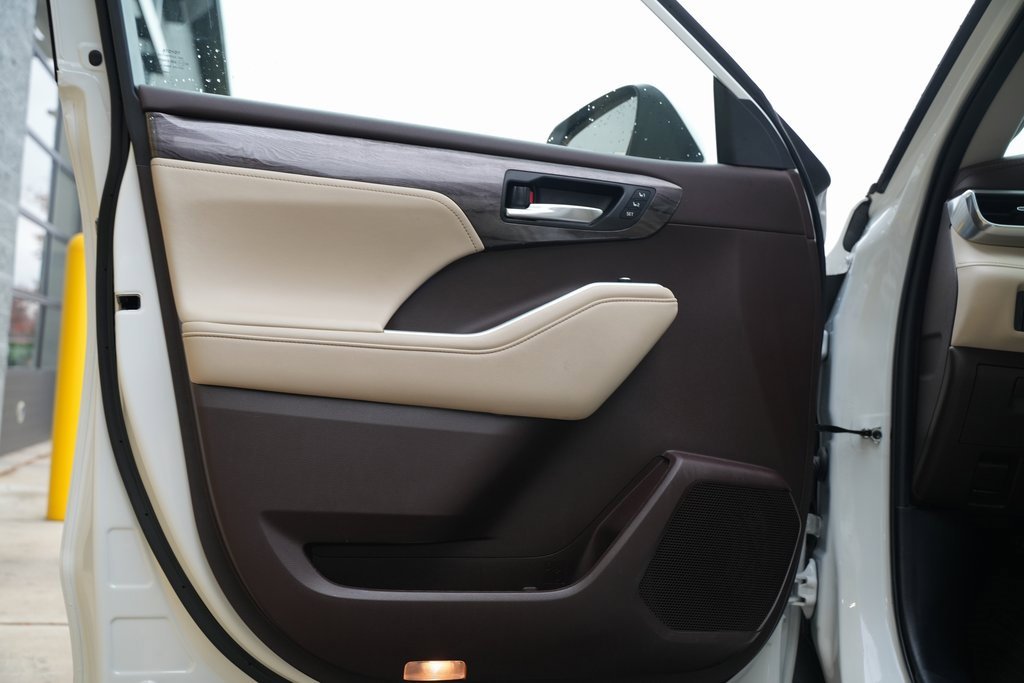 Used 2021 Toyota Highlander Platinum image 36