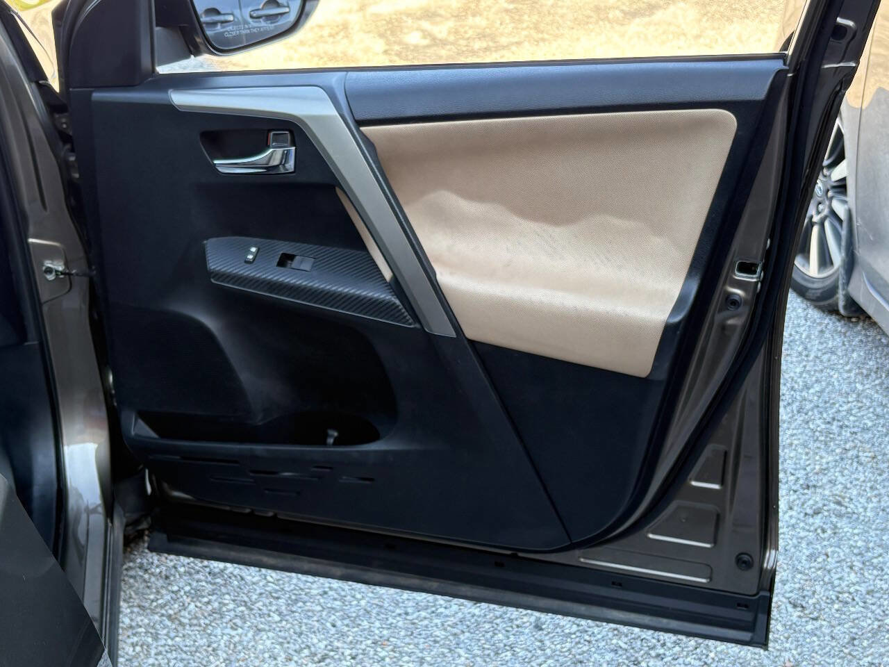 Used 2015 Toyota RAV4 XLE image 31