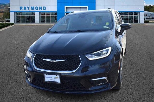 Used 2022 Chrysler Pacifica Touring-L image 7