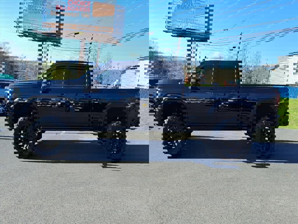 Used 2024 GMC Sierra 3500 AT4 w/ AT4 Premium Plus Package image 2