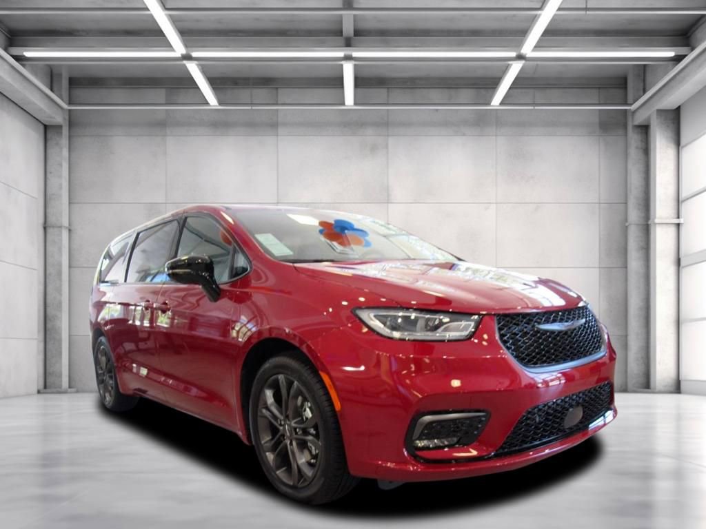New 2026 Chrysler Pacifica Select