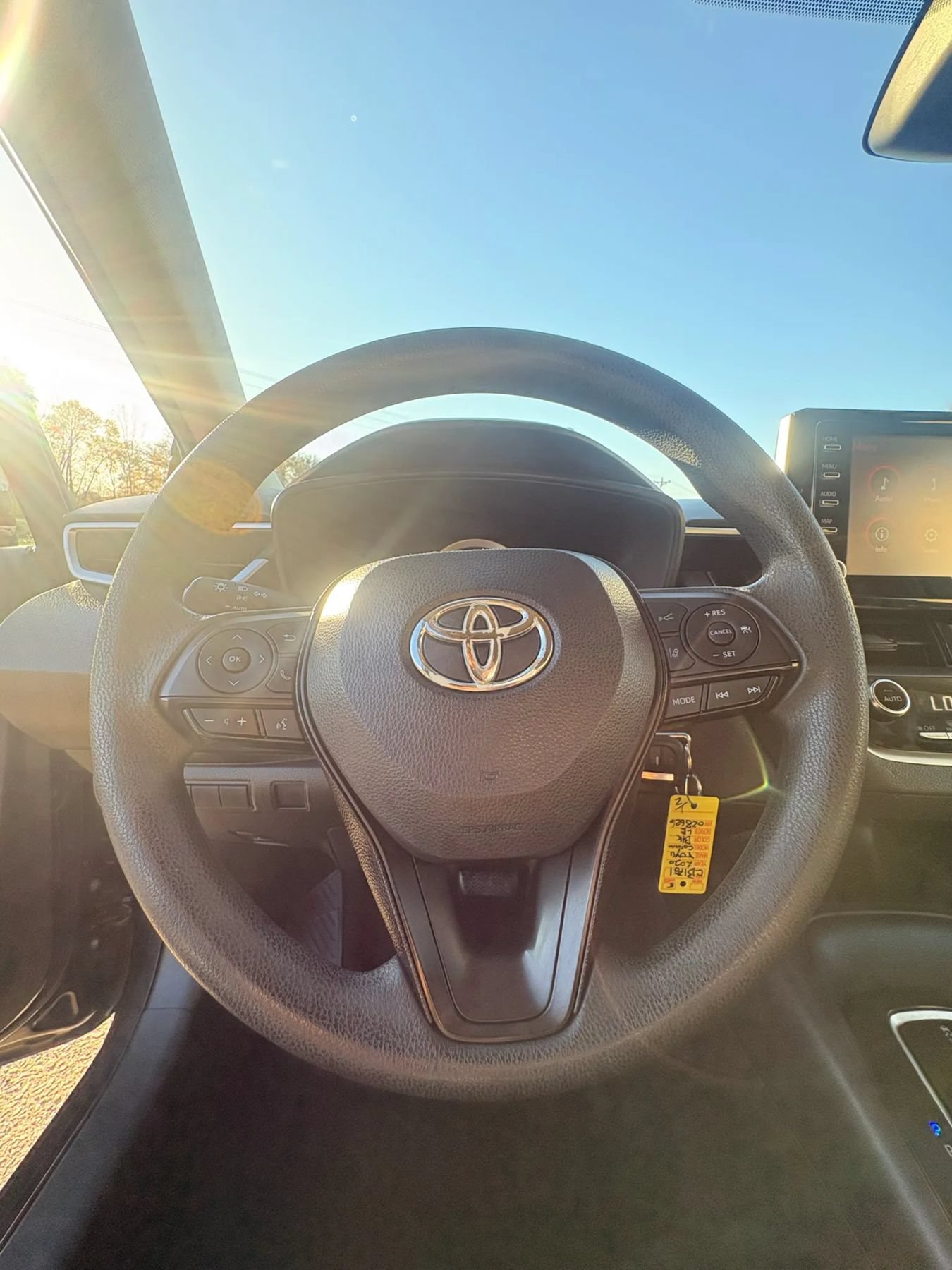 Used 2020 Toyota Corolla LE FWD image 14