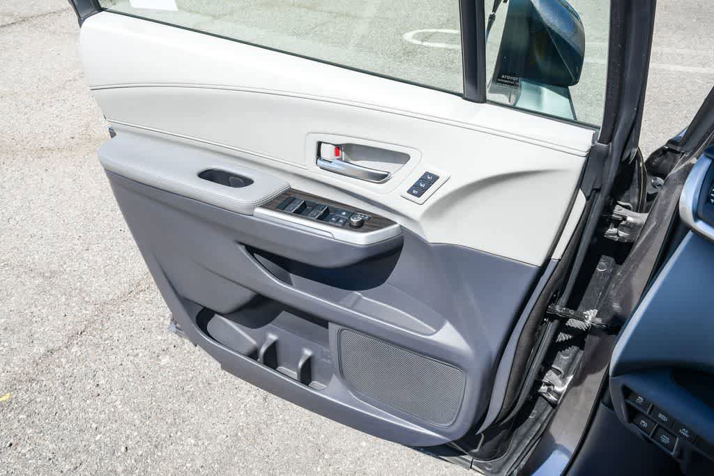 Used 2021 Toyota Sienna Limited FWD image 26