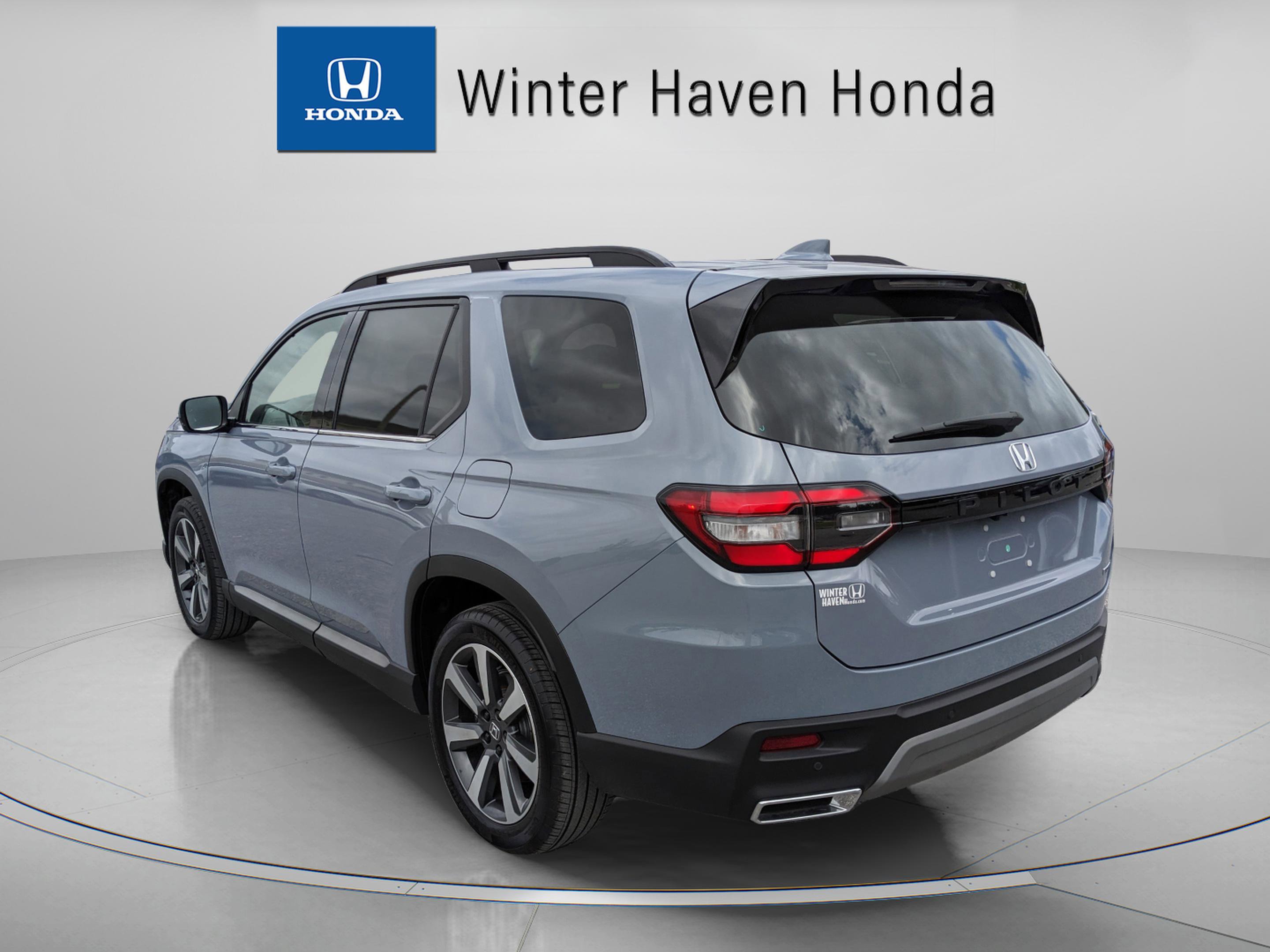 Used 2025 Honda Pilot Touring image 6