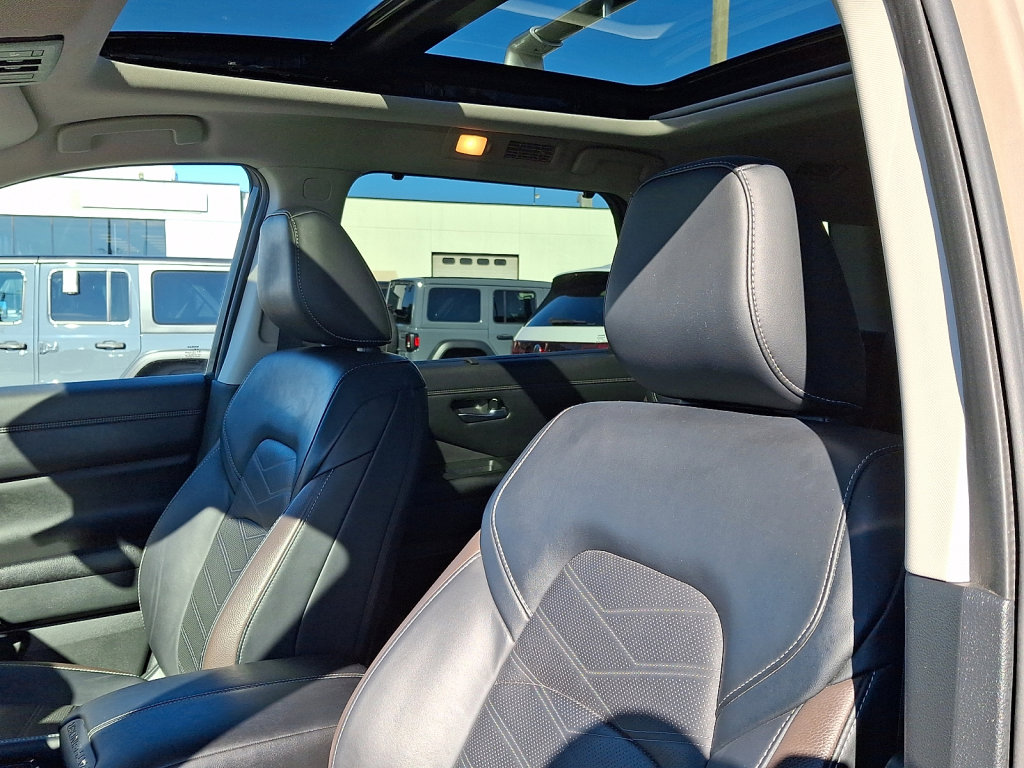 Used 2023 Nissan Pathfinder Platinum image 23