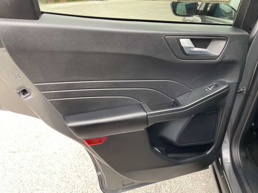 Used 2025 Ford Escape ST-Line w/ Equipment Group 301A image 43